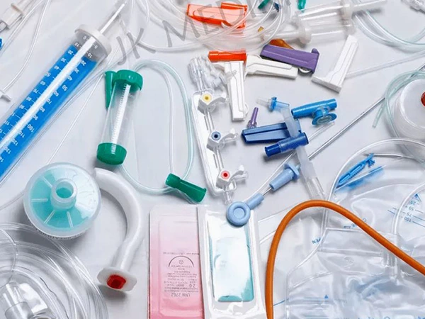 Vilken plast används vid injektion?